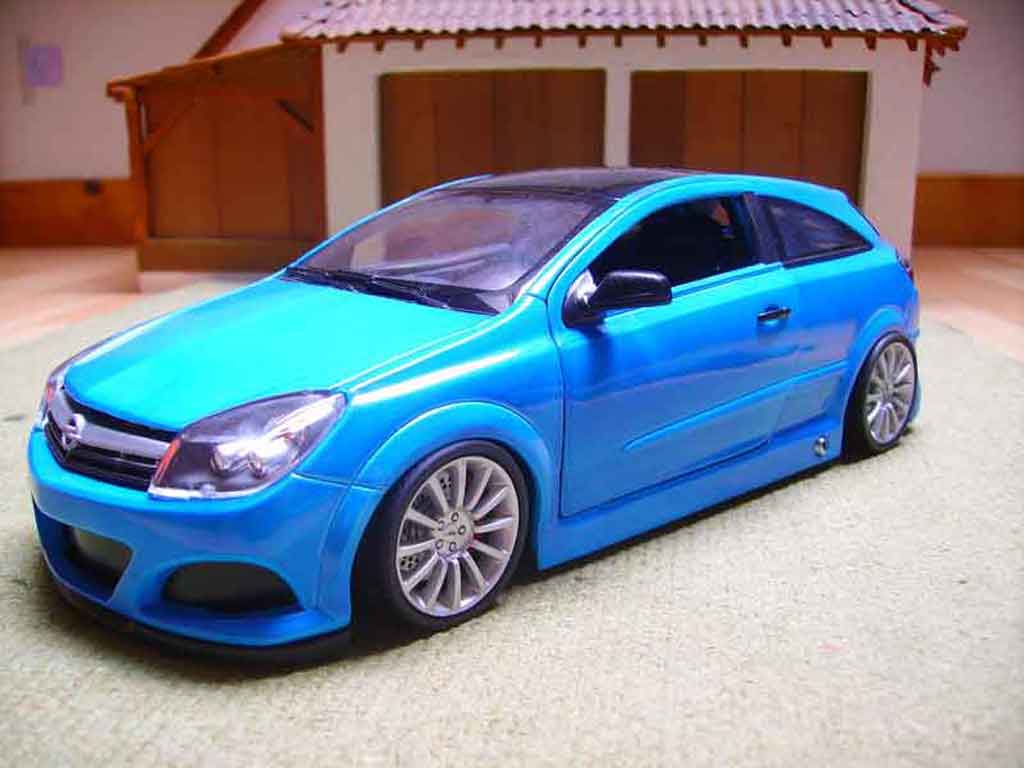 Opel Astra 1/18 Welly gtc opc tuning modellino in miniatura