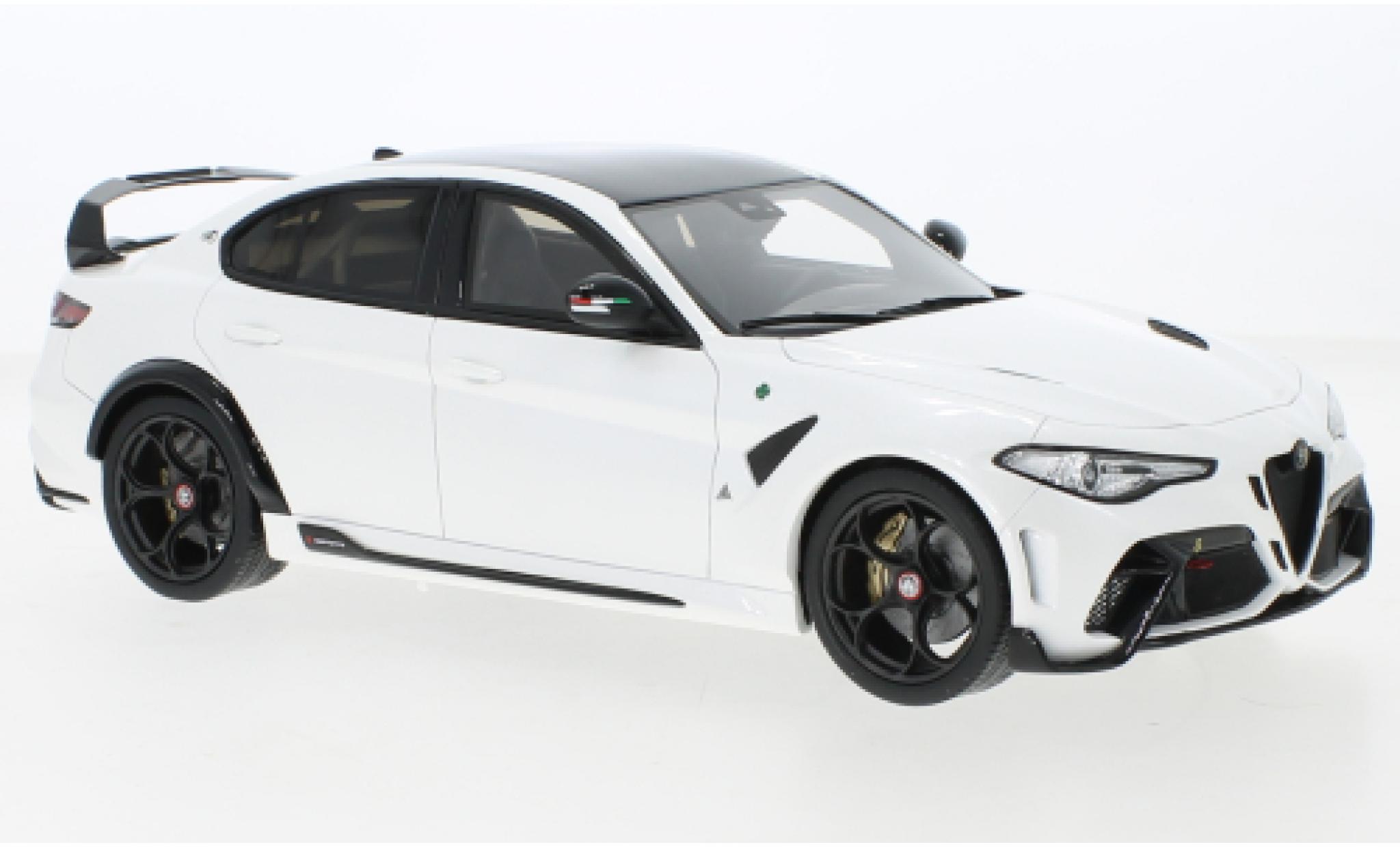 Alfa Romeo Giulia 1/18 Ottomobile GTAM bianco 2020 modellino in miniatura
