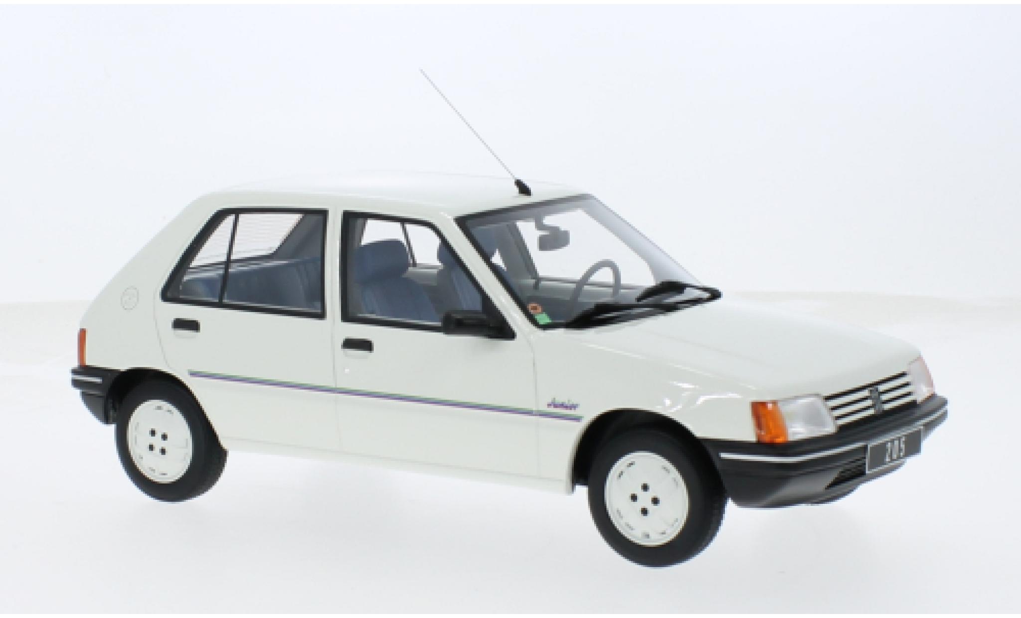 Peugeot 205 1/18 Ottomobile Junior weiss 1988 1:18 modellino in miniatura