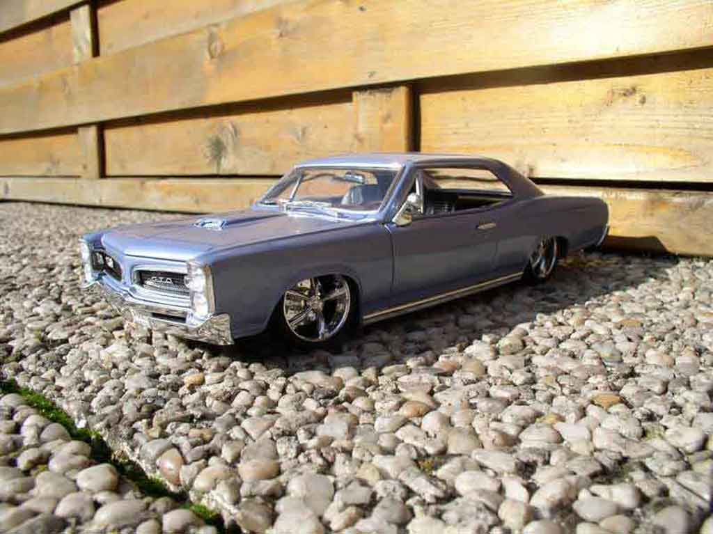 Pontiac GTO 1/18 Welly 1966 blu ciel tuning modellino in miniatura