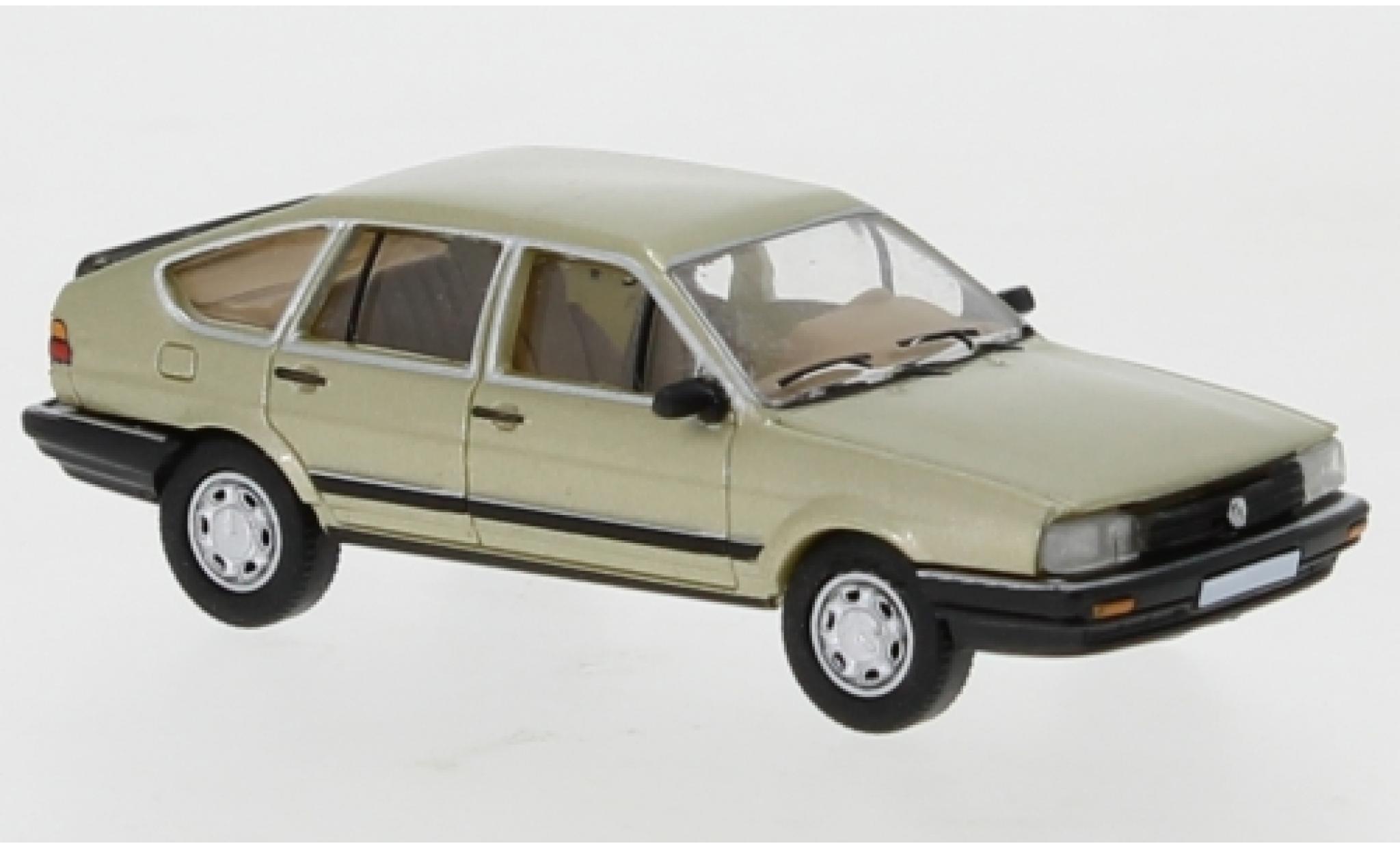 Volkswagen Passat 1/87 PCX87 B2 metallico beige 1985 modellino in miniatura