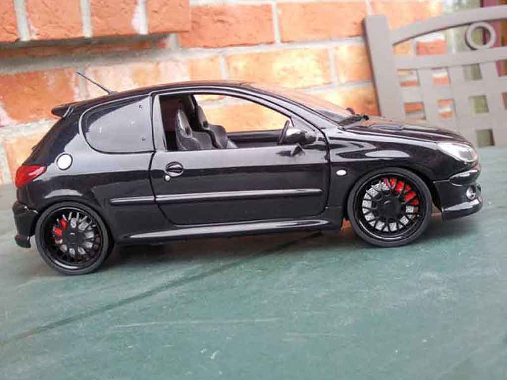 Peugeot 206 RC 1/18 Norev RC jantes neros et vitres teintees tuning modellino in miniatura