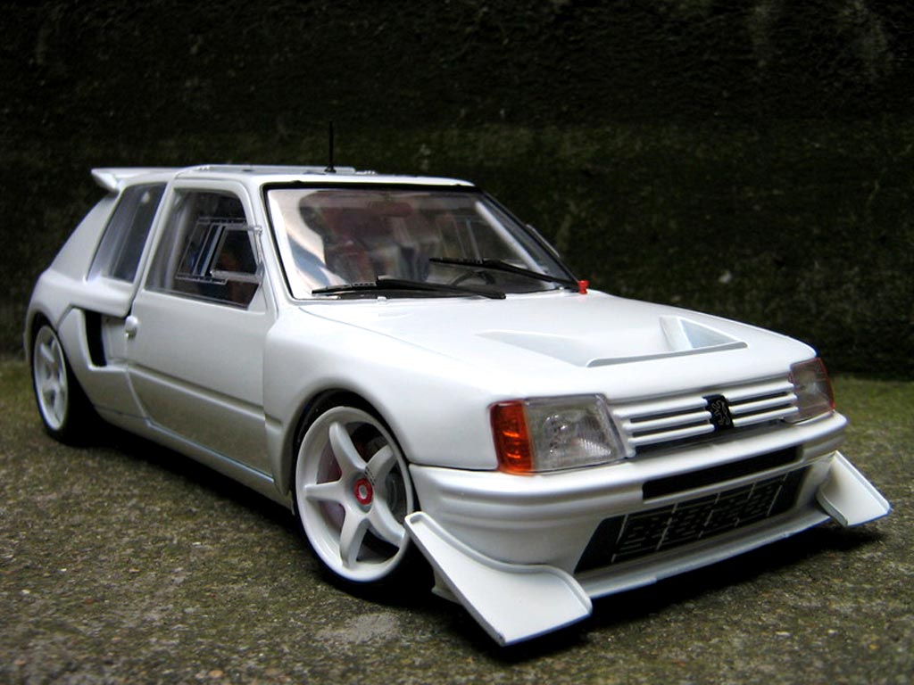 Peugeot 205 Turbo 16 1/18 Solido Turbo 16 preparee pour la course T16 tuning modellino in miniatura