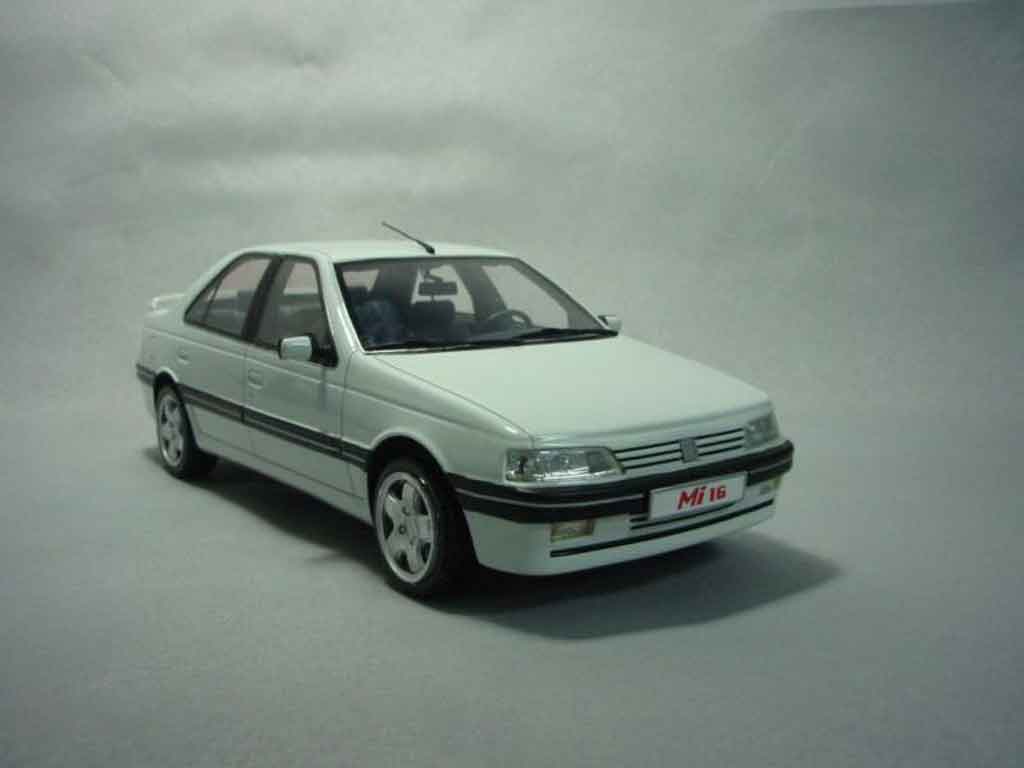 Peugeot 405 Mi16 1/18 Ottomobile Mi16 phase 2 1992 bianco modellino in miniatura