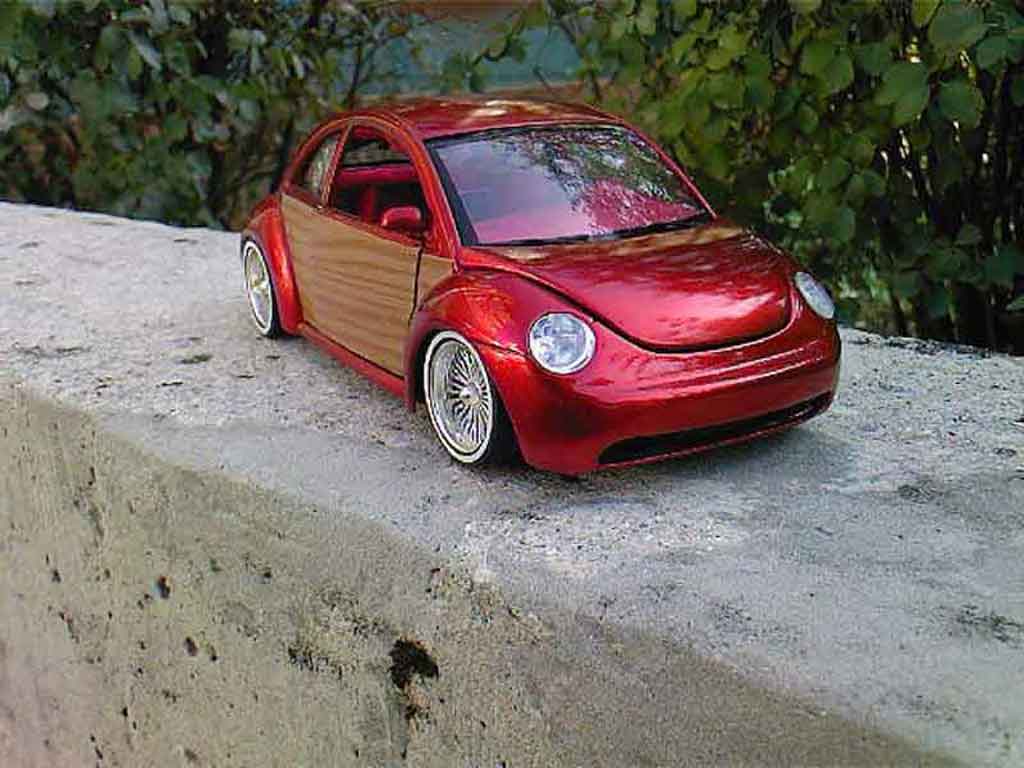 Volkswagen New Beetle 1/18 Burago low rider modellino in miniatura