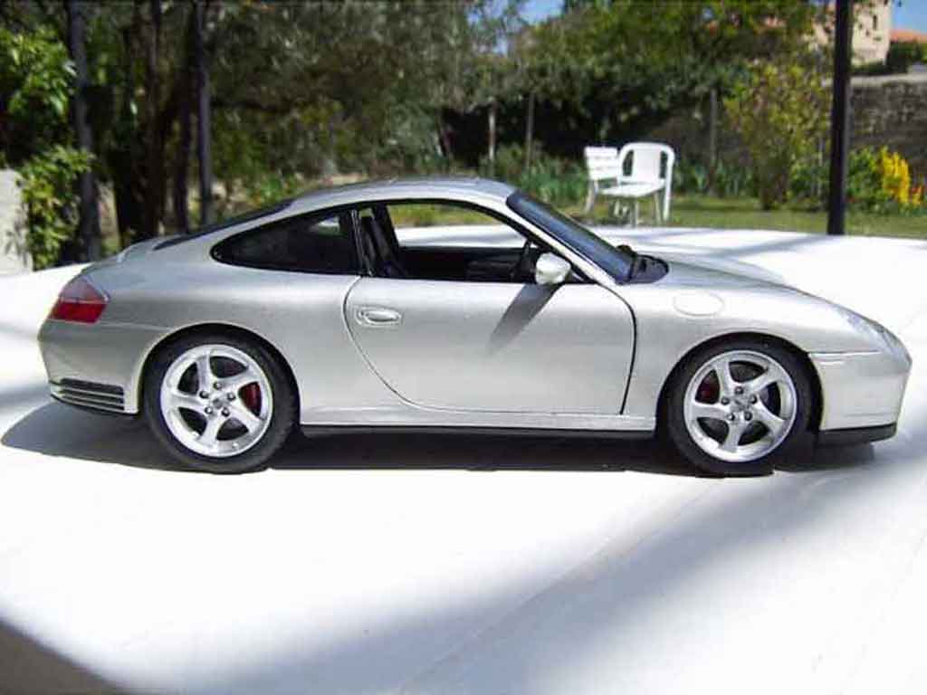 Porsche 996 4S 1/18 Maisto Carrera 4S grigio modellino in miniatura