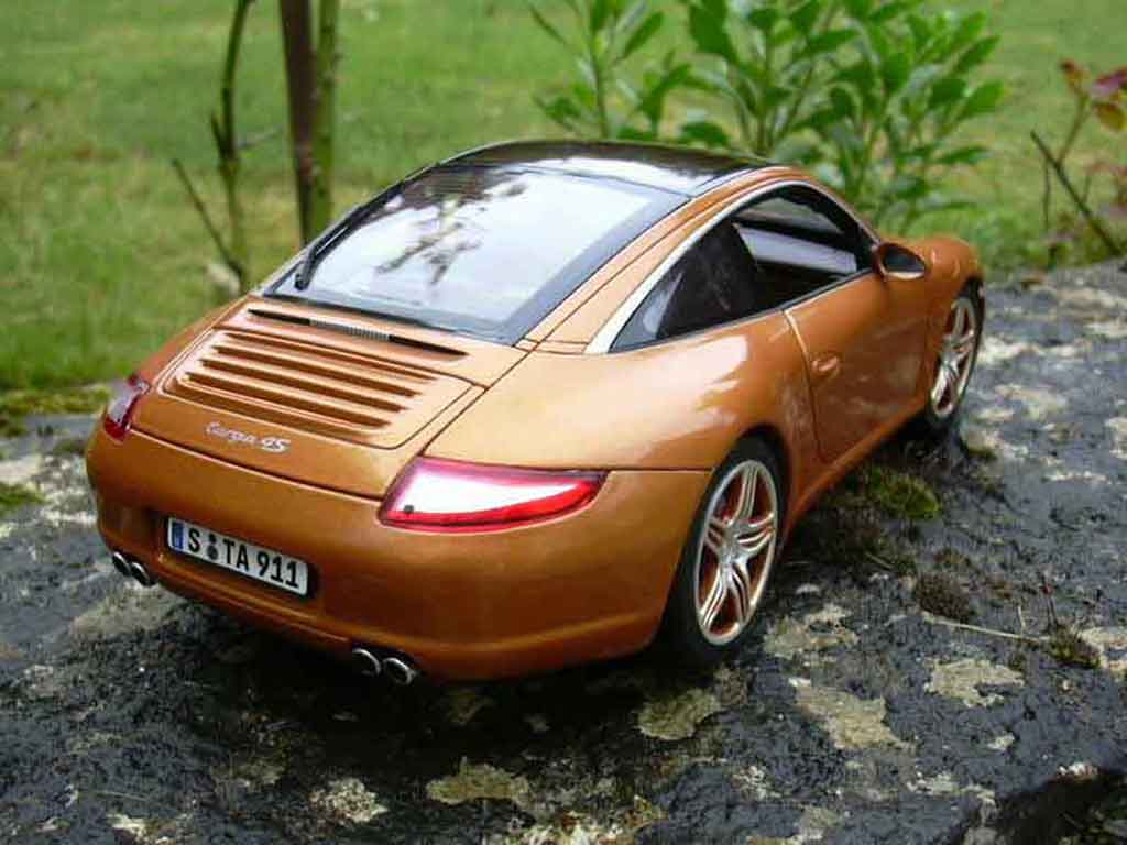 Porsche 997 Targa 1/18 Norev Targa 4S orange modellino in miniatura