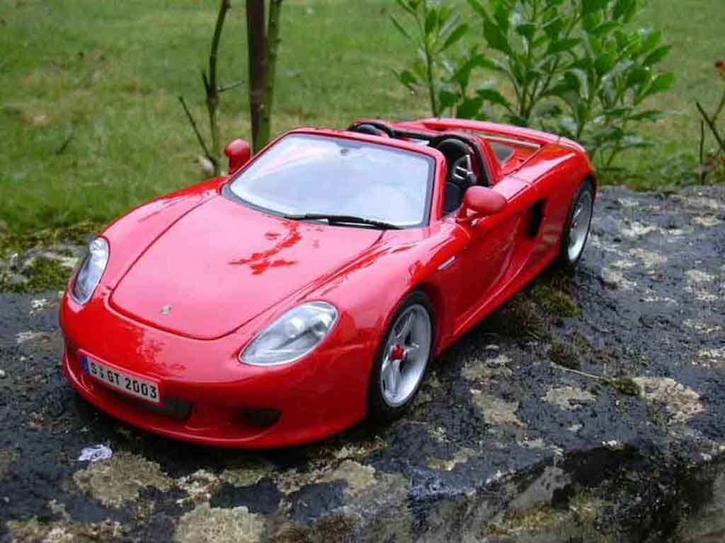 Porsche Carrera GT 1/18 Maisto rosso modellino in miniatura
