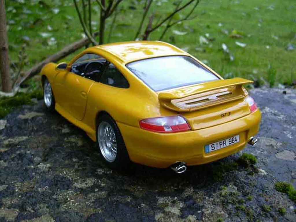 Porsche 996 GT3 1/18 Burago GT3 99 giallo modellino in miniatura