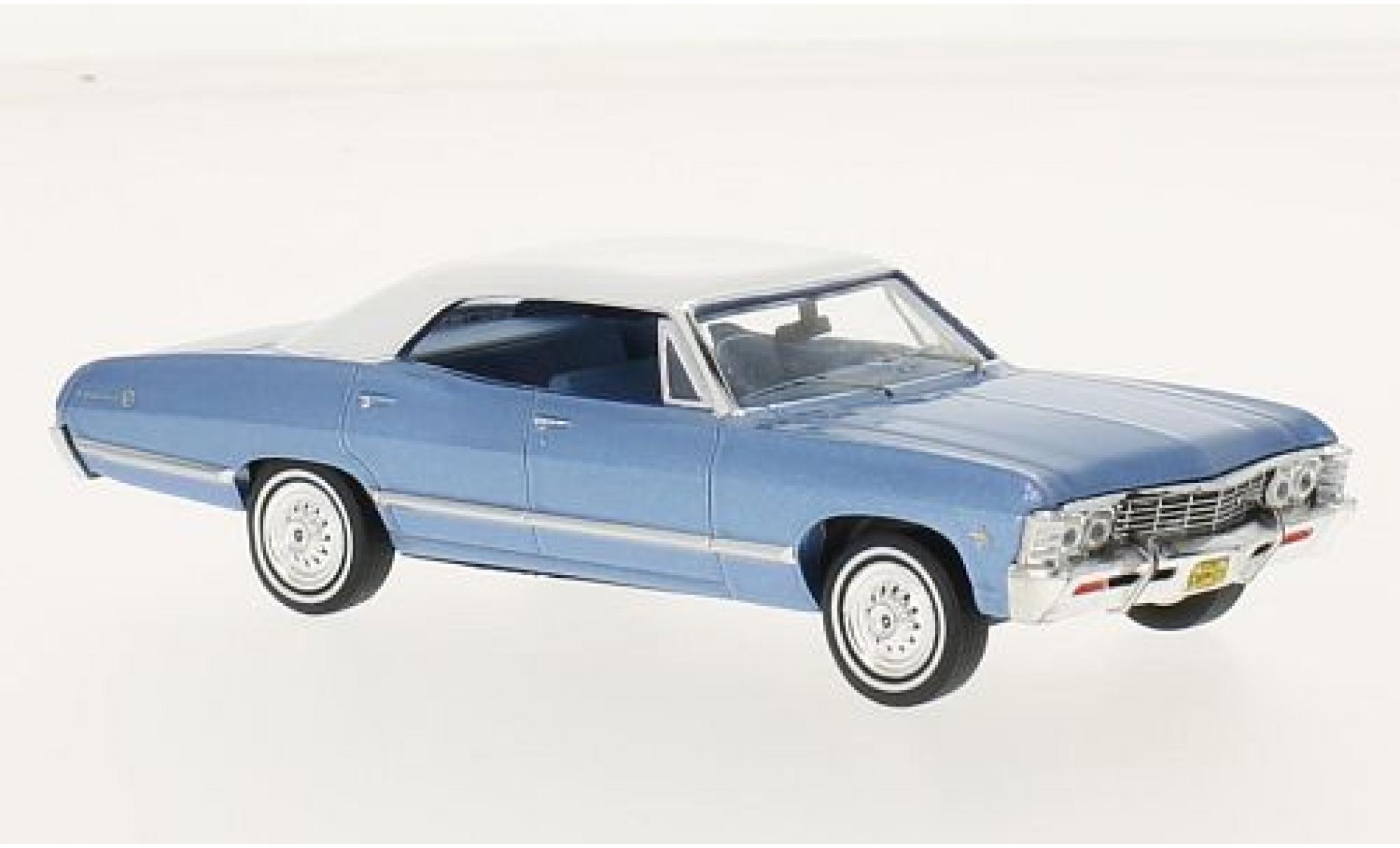 Chevrolet Impala 1/43 Premium X Sport Sedan metallico blu/bianco 1967 modellino in miniatura