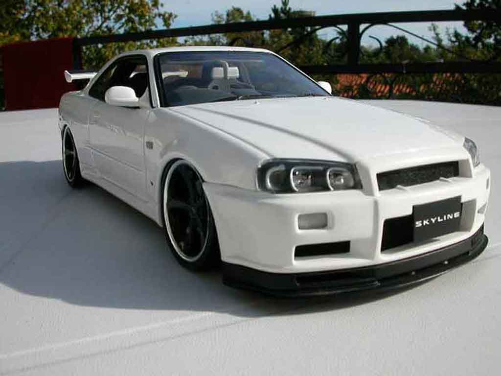 Nissan Skyline R34 1/18 Autoart blanche R34 jantes techart tuning modellino in miniatura