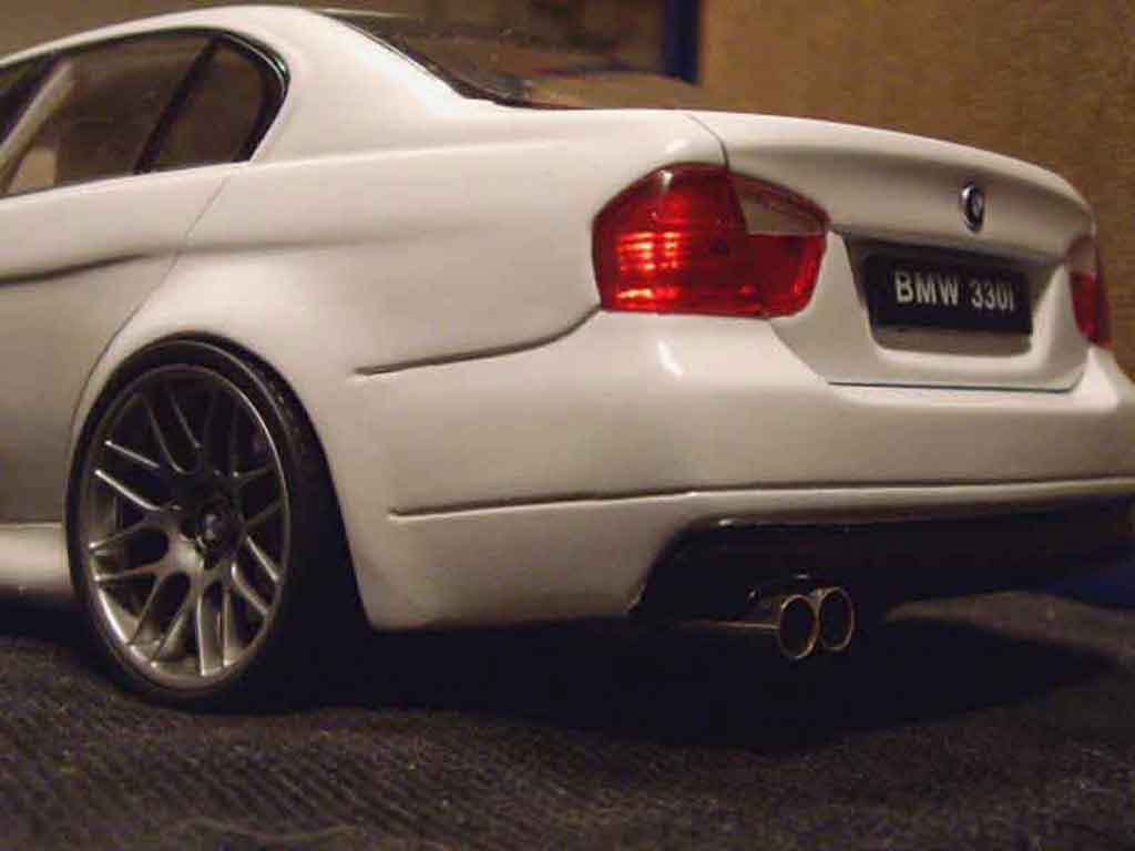 Bmw 330 E90 1/18 Welly E90 jantes csl ligne echappement modellino in miniatura