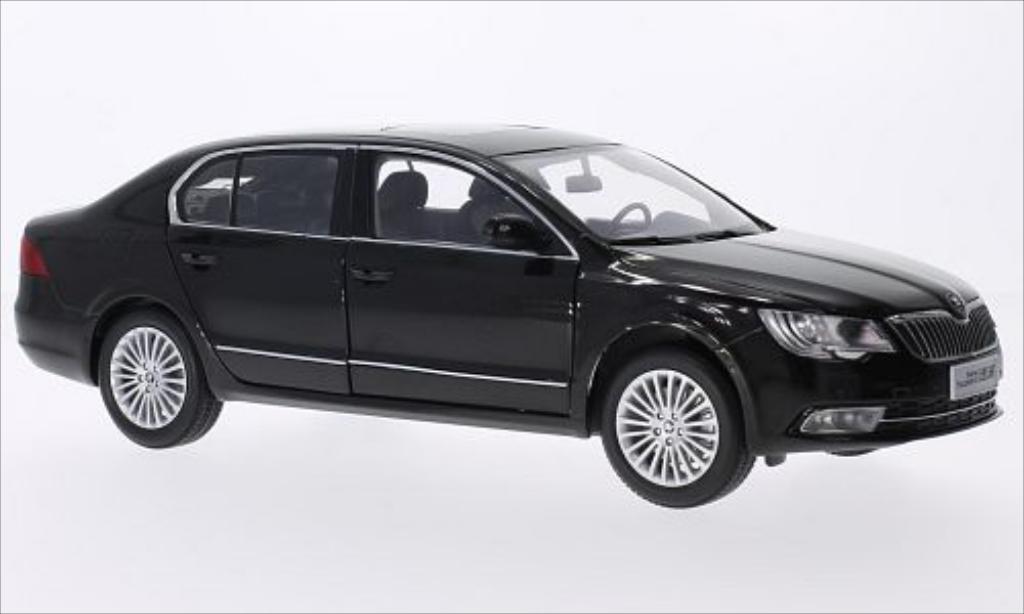 Skoda Superb 1/18 Paudi metallico marroneee 2013 modellino in miniatura