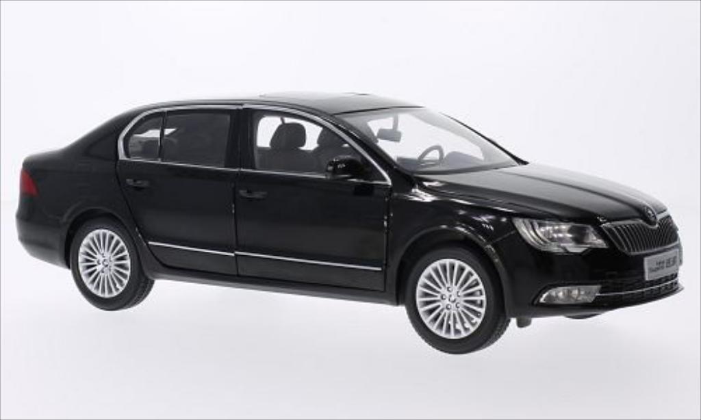 Skoda Superb 1/18 Paudi nero 2013 modellino in miniatura