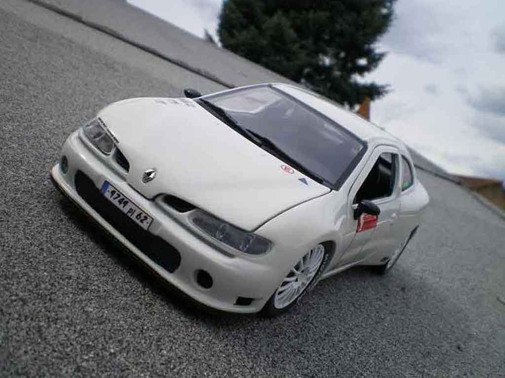 Renault Megane 1/18 Anson Maxi tuning bianco modellino in miniatura