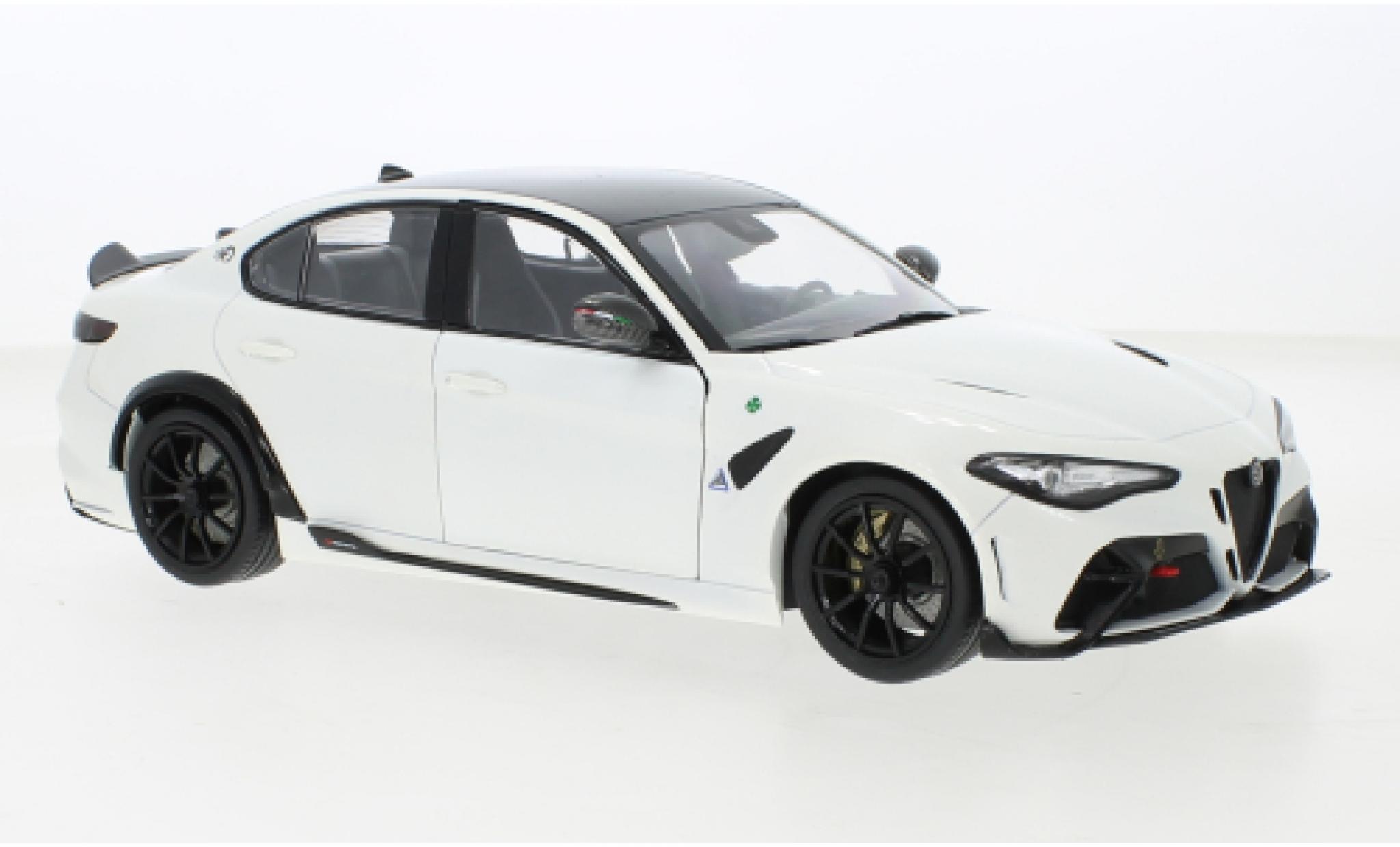 Alfa Romeo Giulia 1/18 Solido GTA bianco 2022 modellino in miniatura