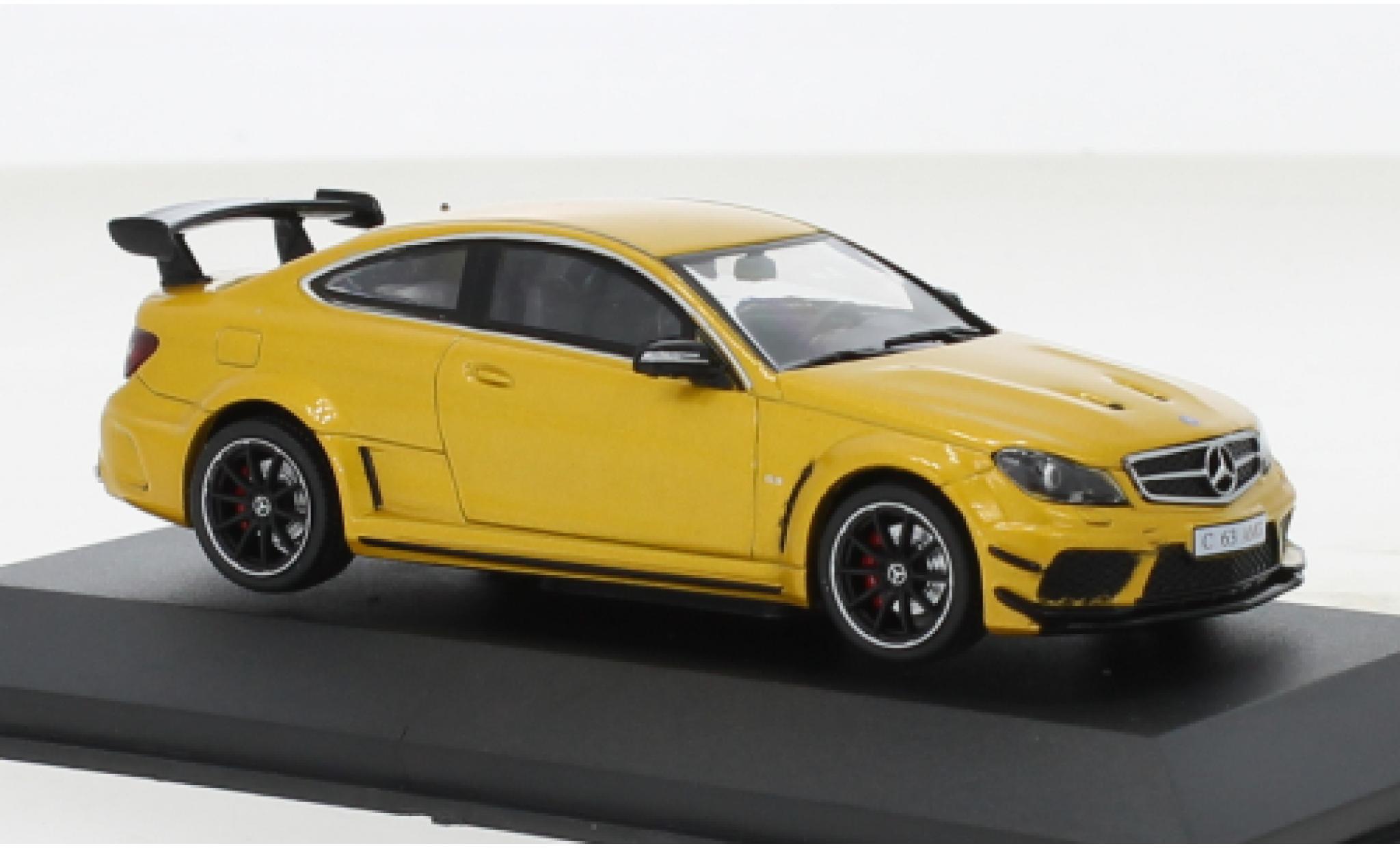 Mercedes Classe C 1/43 Solido AMG C63 Black Series metallise giallo 2012 modellino in miniatura