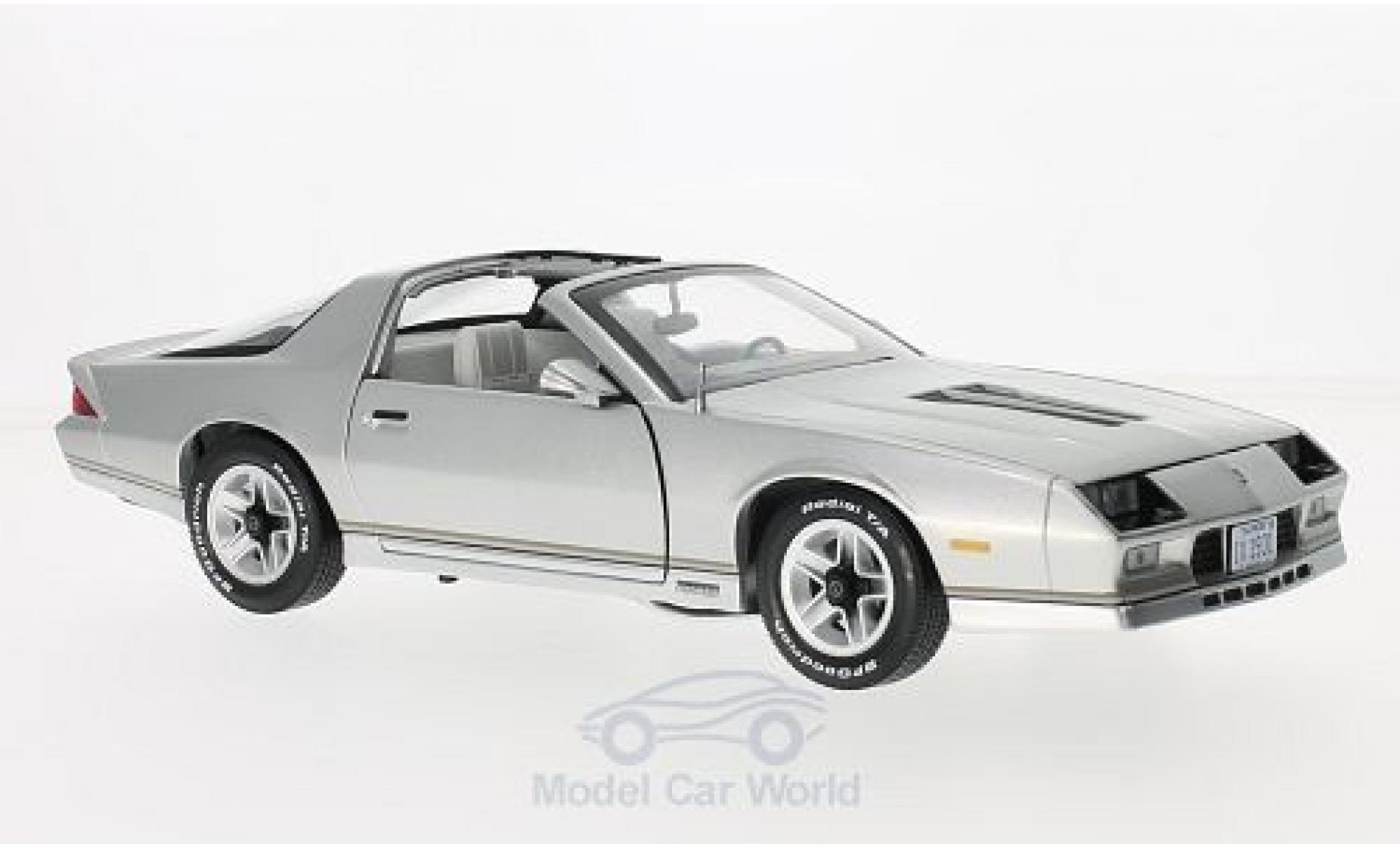 Chevrolet Camaro 1/18 Sun Star grigio 1982 modellino in miniatura