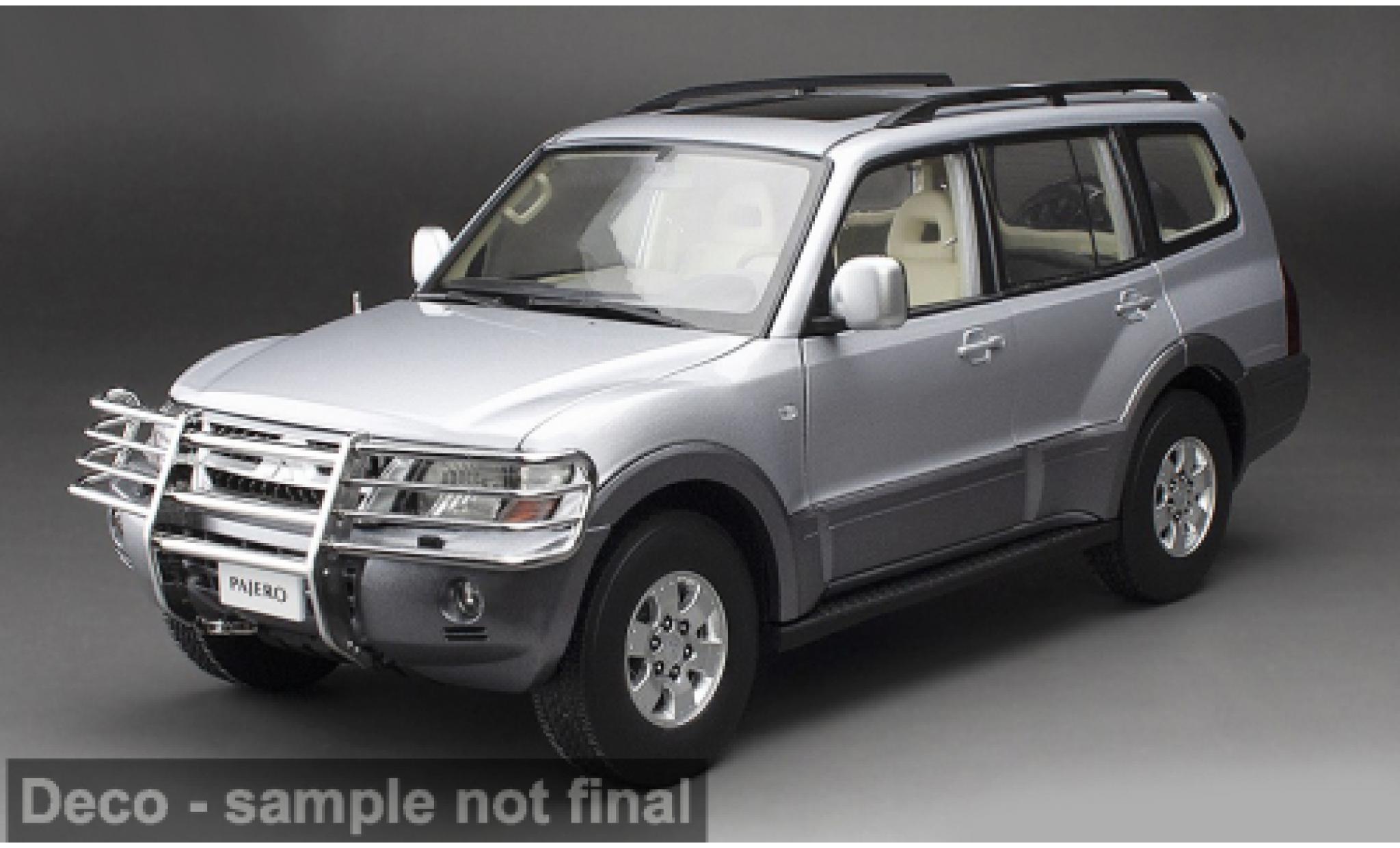 Mitsubishi Pajero 1/18 Sun Star V73 silber 1:18 modellino in miniatura