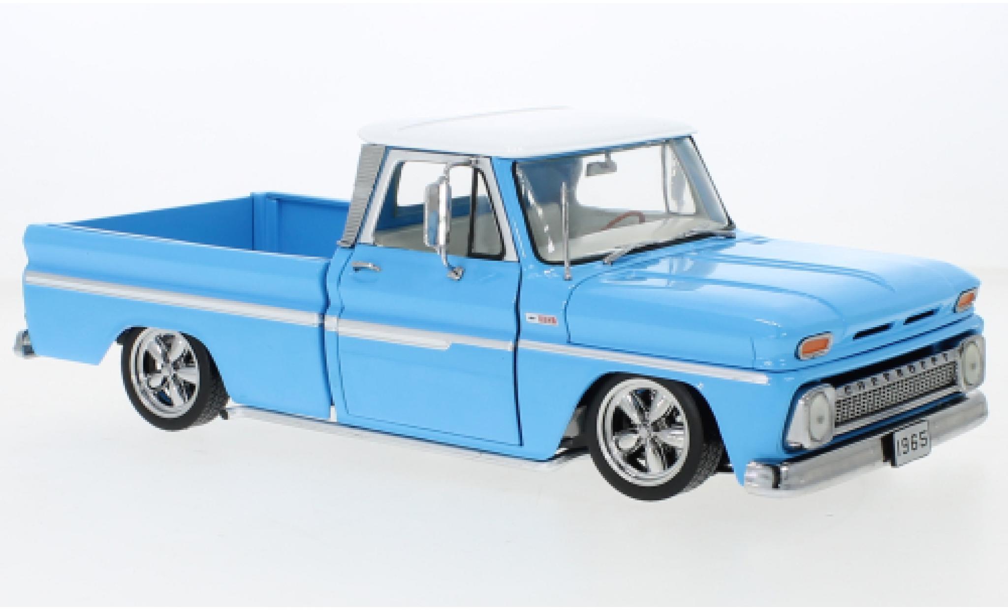 Chevrolet C-10 1/18 Sun Star Stepside Pick Up Low Rider blu 1965 modellino in miniatura