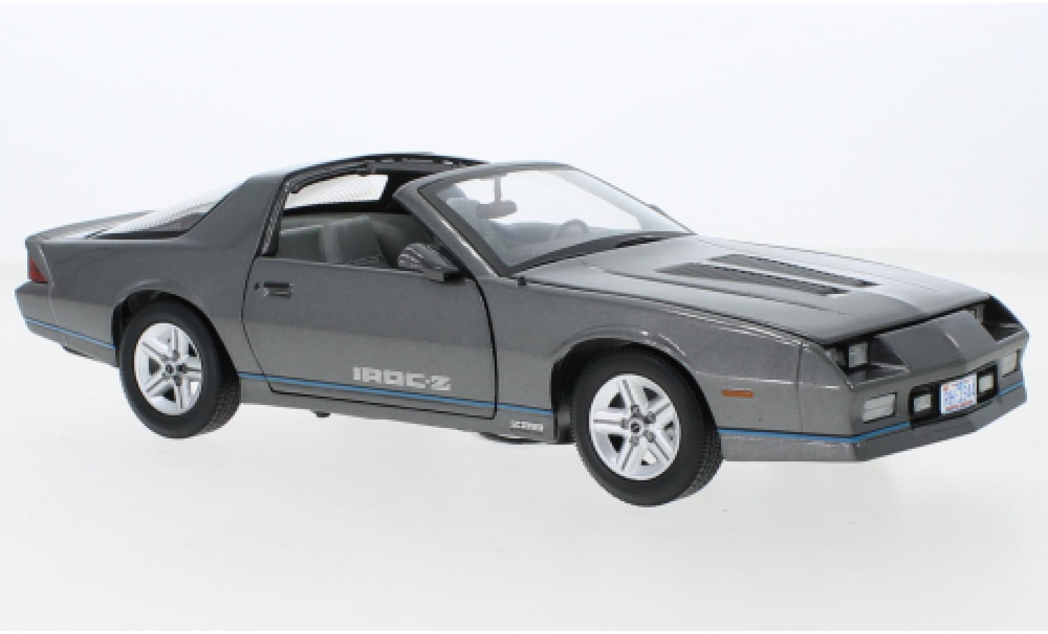 Chevrolet Camaro 1/18 Sun Star IROC-Z metallise grigio 1985 modellino in miniatura