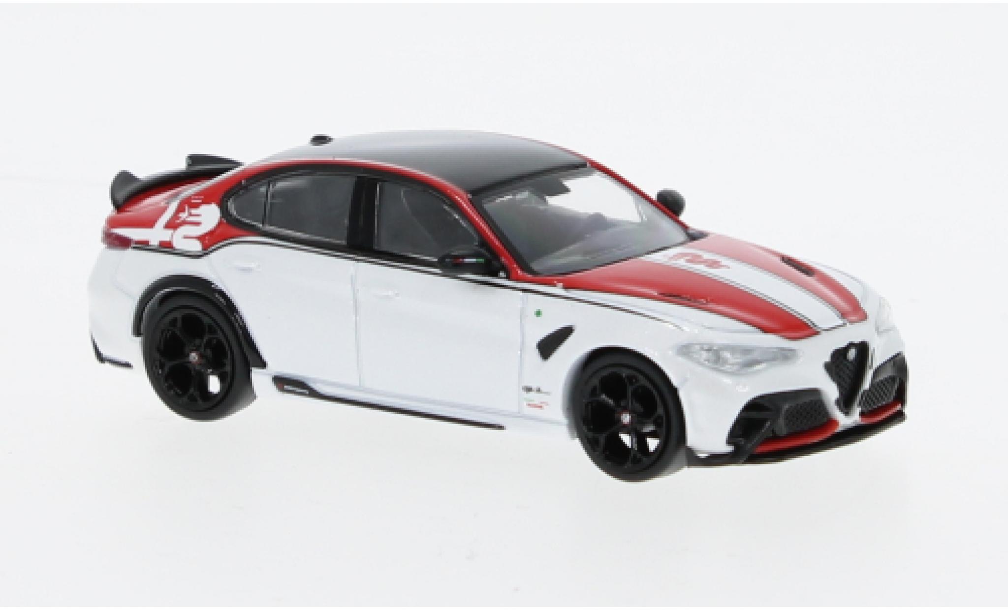 Alfa Romeo Giulia 1/64 Tarmac Works GTA rot/metallise weiss 1:64 modellino in miniatura