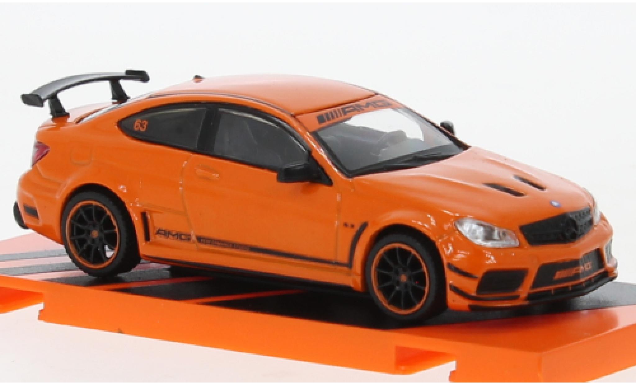 Mercedes Classe C 1/64 Tarmac Works C63 AMG Coupe Black Series orange modellino in miniatura