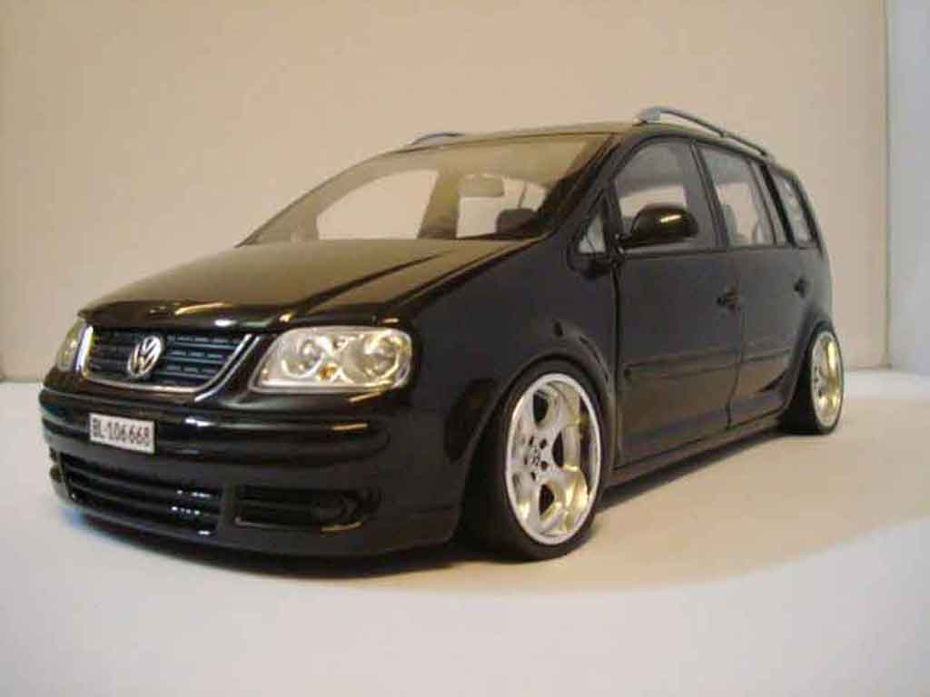 Volkswagen Touran 1/18 Shanghai Volkswagen nero jantes porsche modellino in miniatura