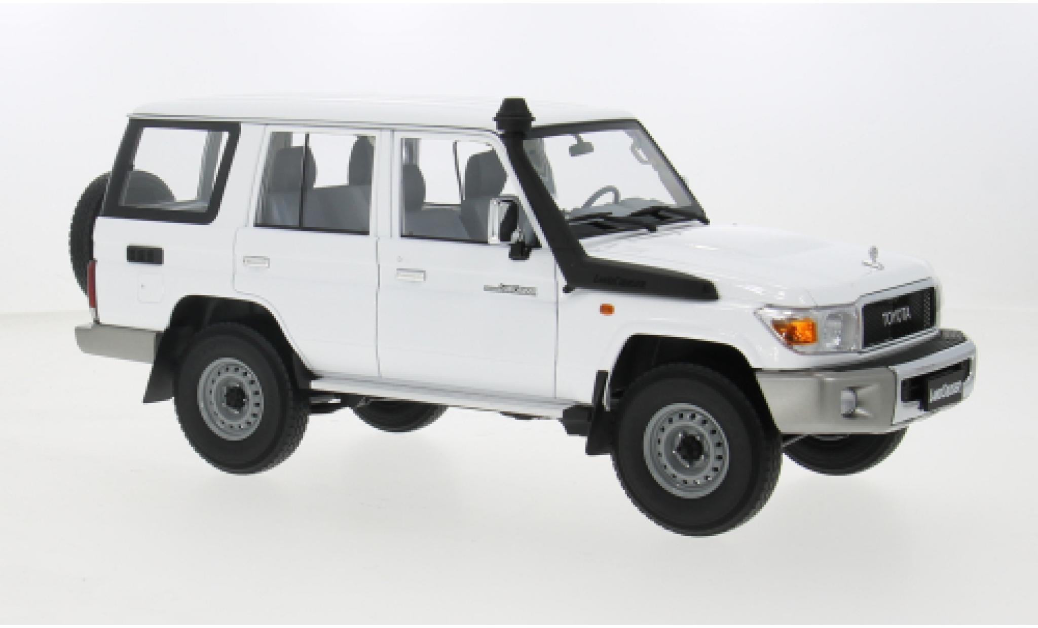 Toyota Land Cruiser 1/18 Almost Real 7 weiss 1:18 modellino in miniatura