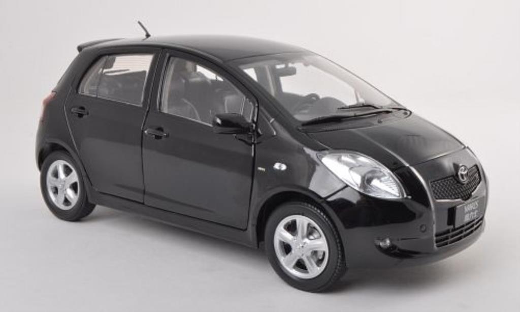 Toyota Yaris 1/18 Paudi nero 2008 modellino in miniatura