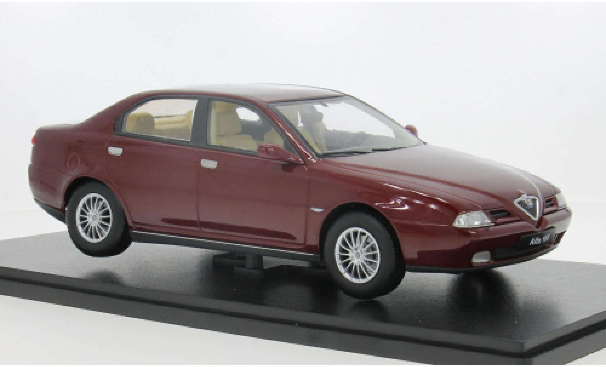Alfa Romeo 166 Triple 9 Collection rot 1999 1:18 modellino in miniatura