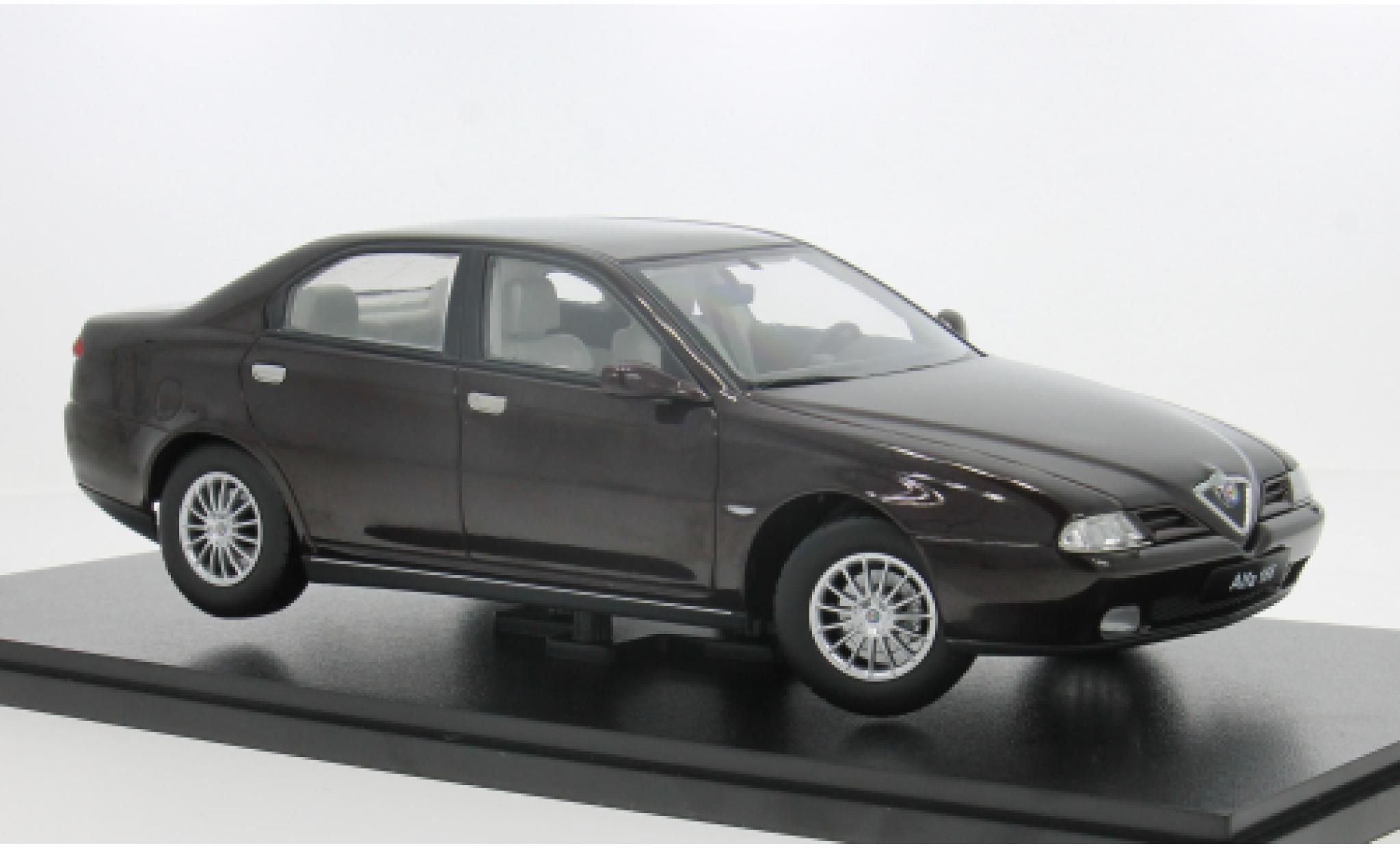 Alfa Romeo 166 Triple 9 Collection schwarz 1999 1:18 modellino in miniatura