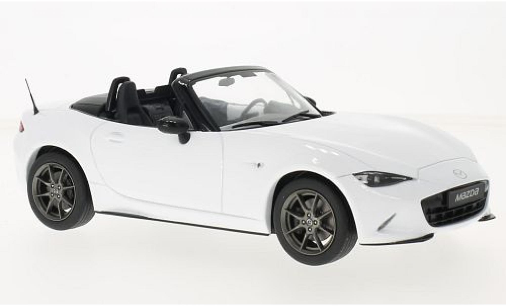 Mazda MX5 1/18 Triple 9 Collection bianco 2015 avec détachable Softtop sans Vitrine modellino in miniatura