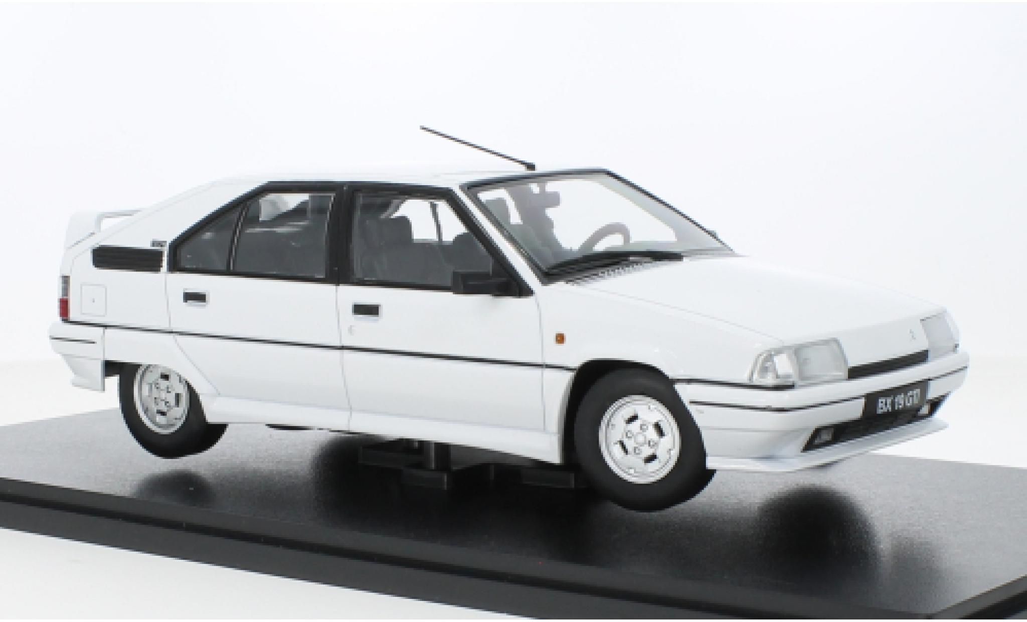 Citroen BX 1/18 Triple 9 Collection GTI bianco 1990 modellino in miniatura