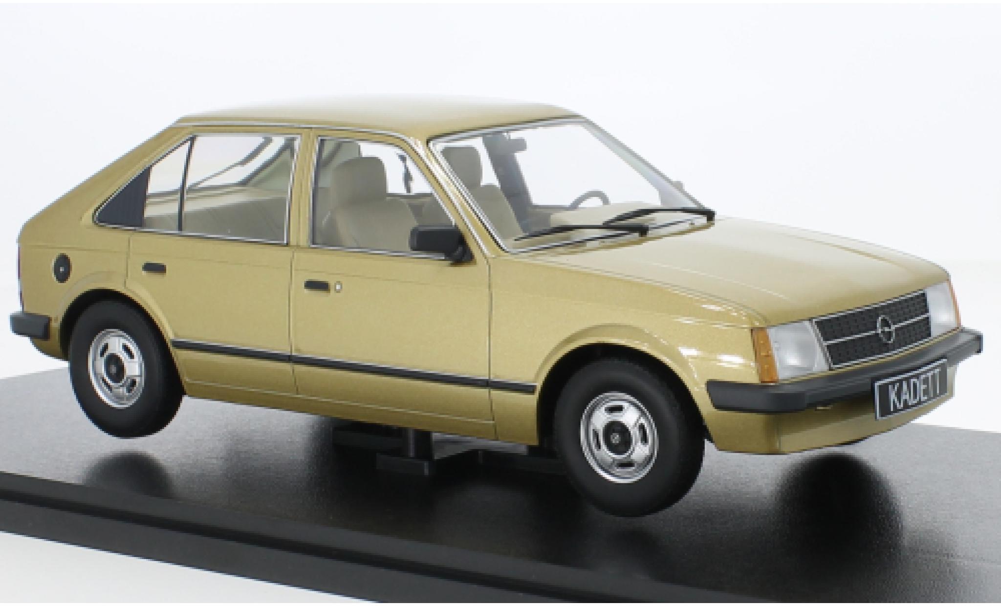 Opel Kadett 1/18 Triple 9 Collection D metallise beige modellino in miniatura