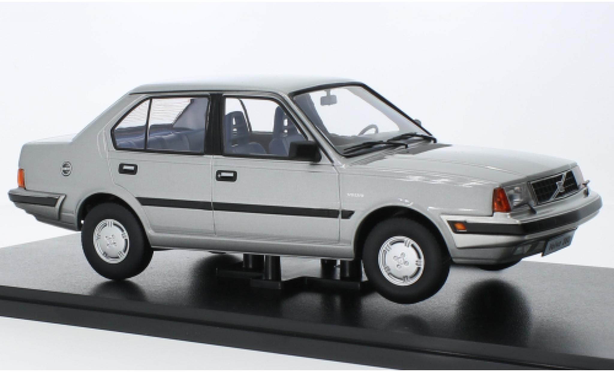 Volvo 360 1/18 Triple 9 Collection d 1987 modellino in miniatura