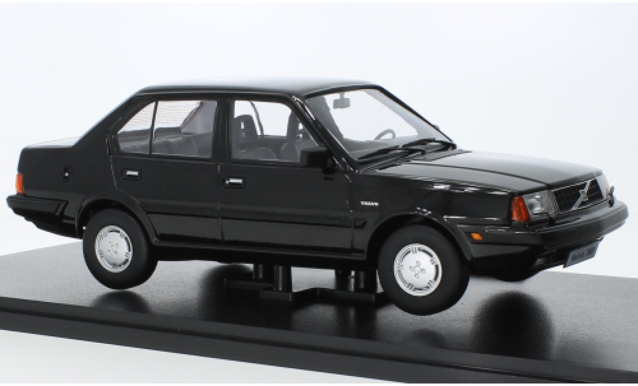 Volvo 360 1/18 Triple 9 Collection metallise nero 1987 modellino in miniatura