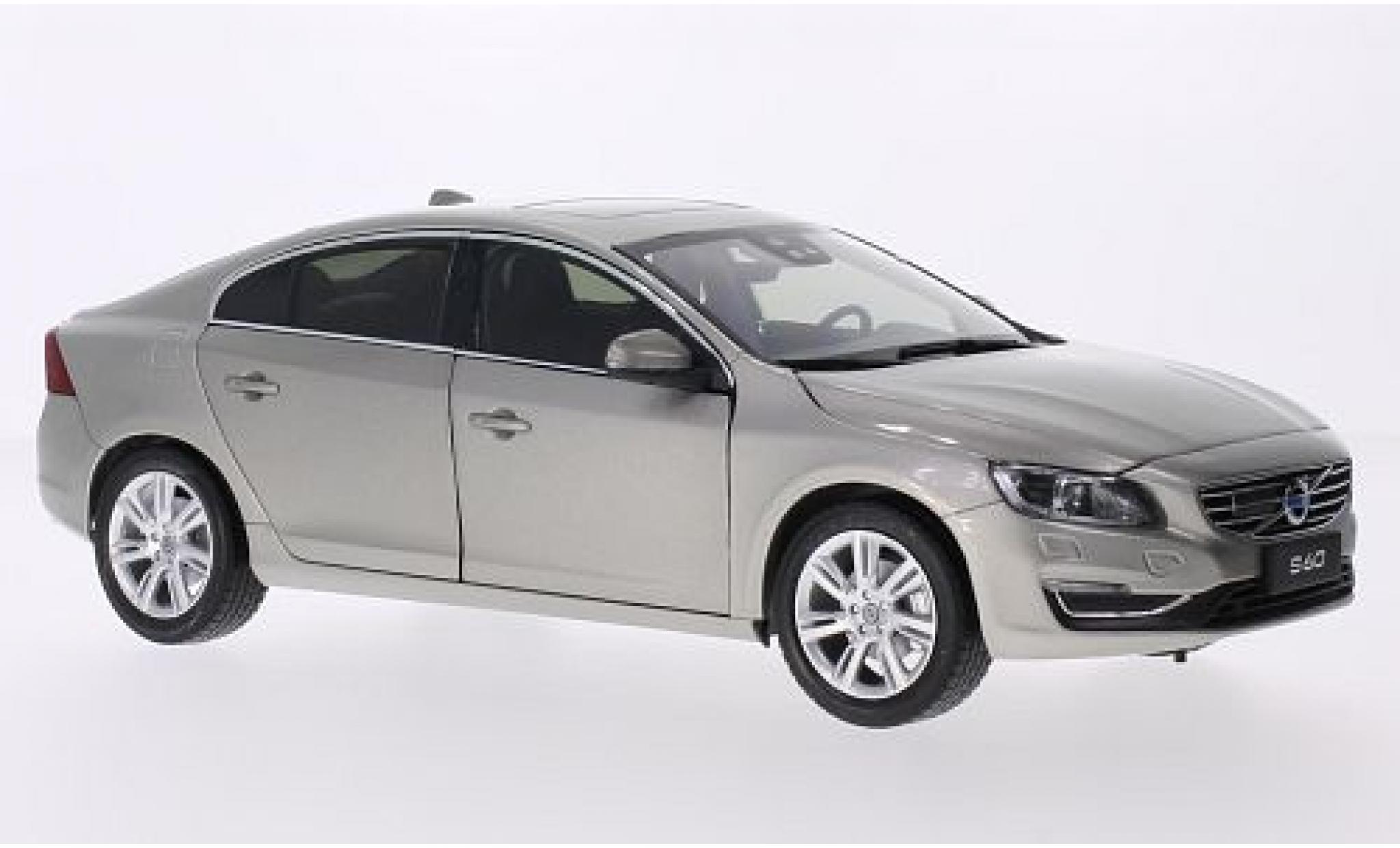 Volvo S60 1/18 Ultimate Diecast metallico beige 2015 modellino in miniatura