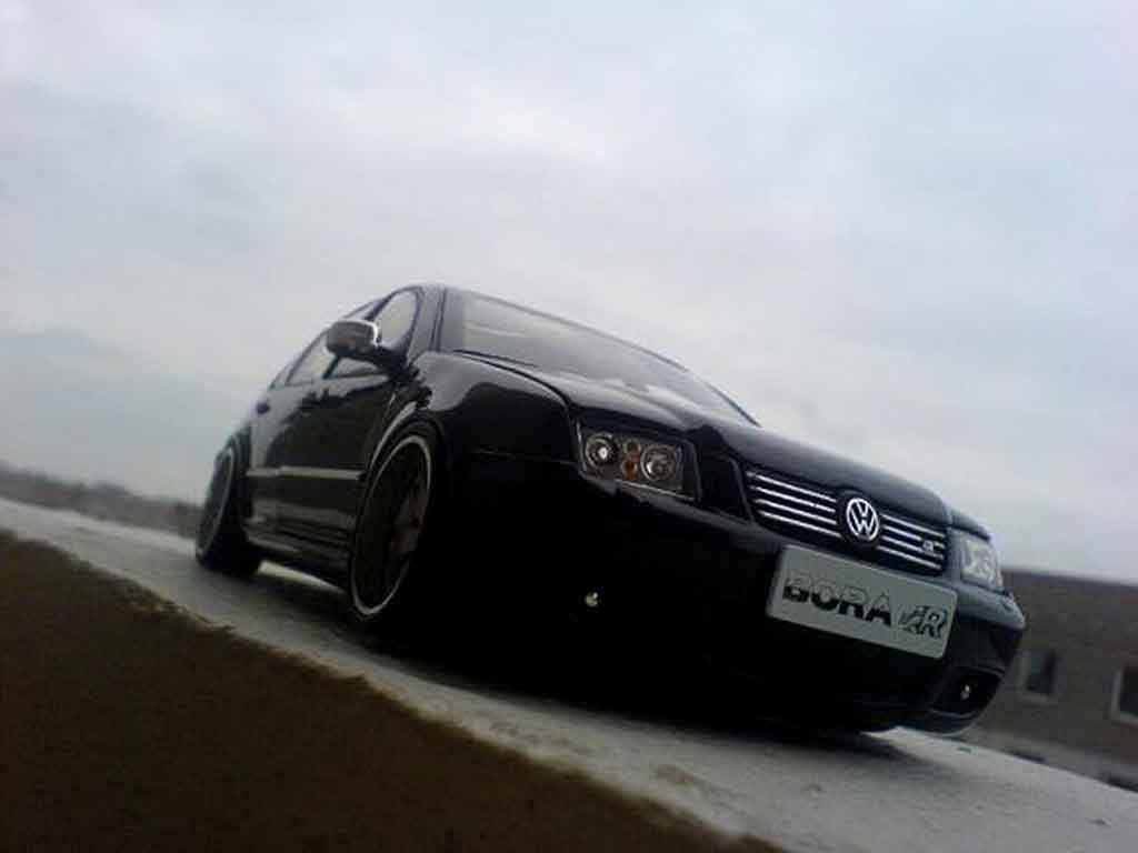 Volkswagen Bora 1/18 Revell r perfect dark modellino in miniatura