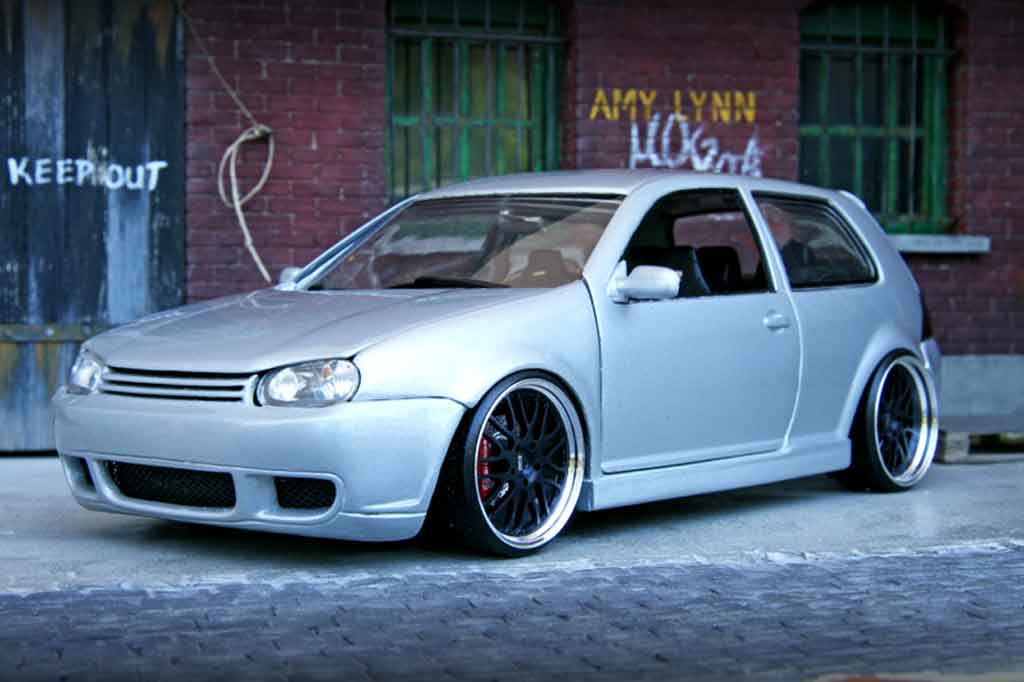 Volkswagen Golf IV R32 1/18 Revell IV R32 kit carrosserie grigio jantes bbs 18 pouces tuning modellino in miniatura