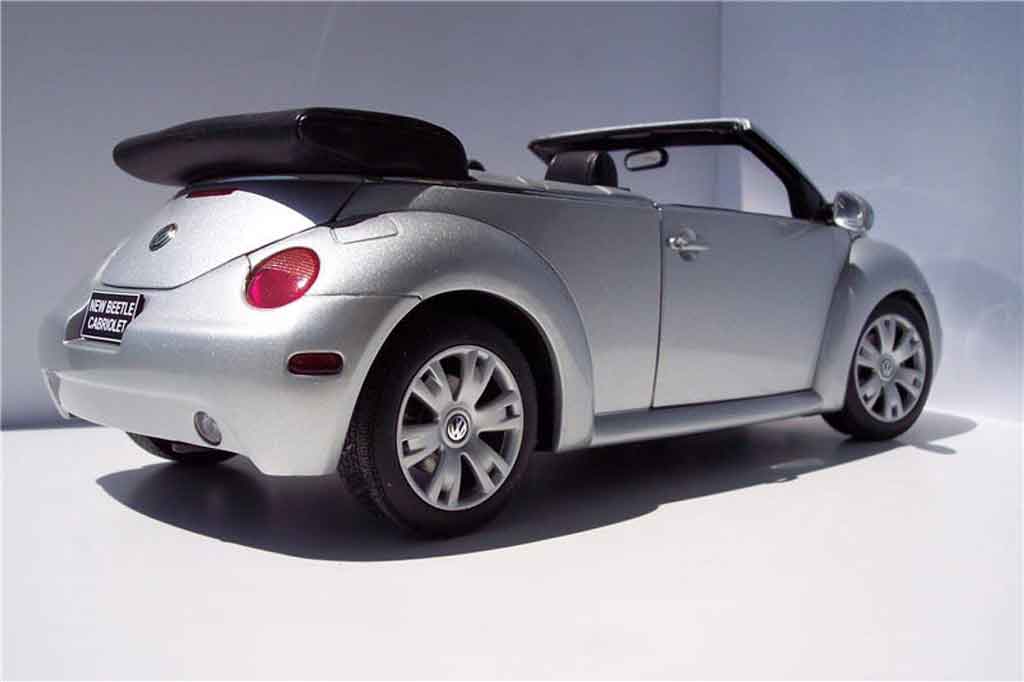 Volkswagen New Beetle cabriolet 1/18 Burago cabriolet grigio metallisee