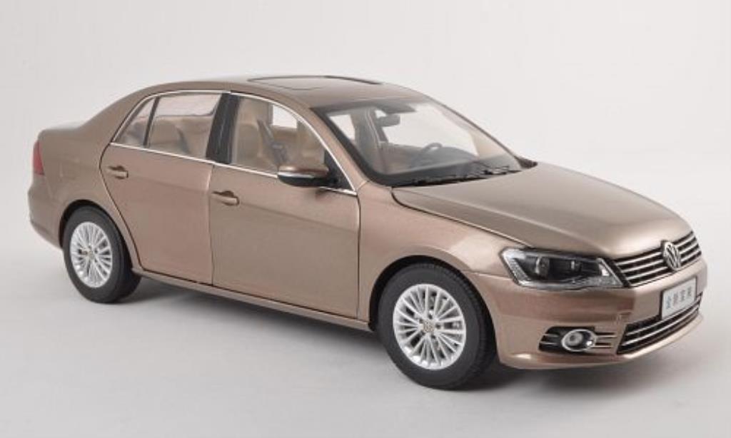 Volkswagen Bora 1/18 Paudi beige 2012 modellino in miniatura