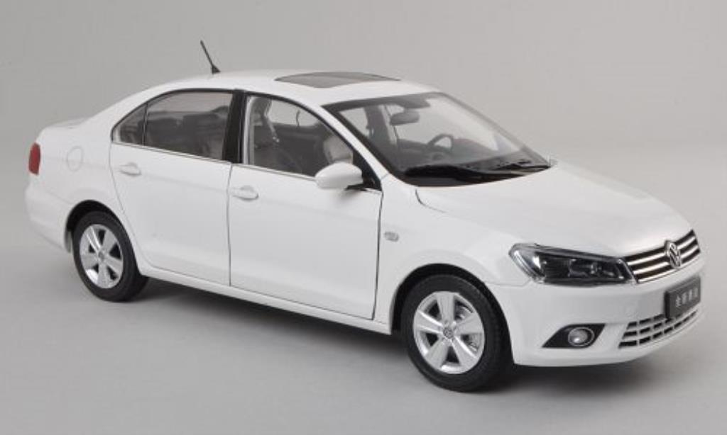 Volkswagen Jetta 1/18 Paudi bianco 2012 modellino in miniatura