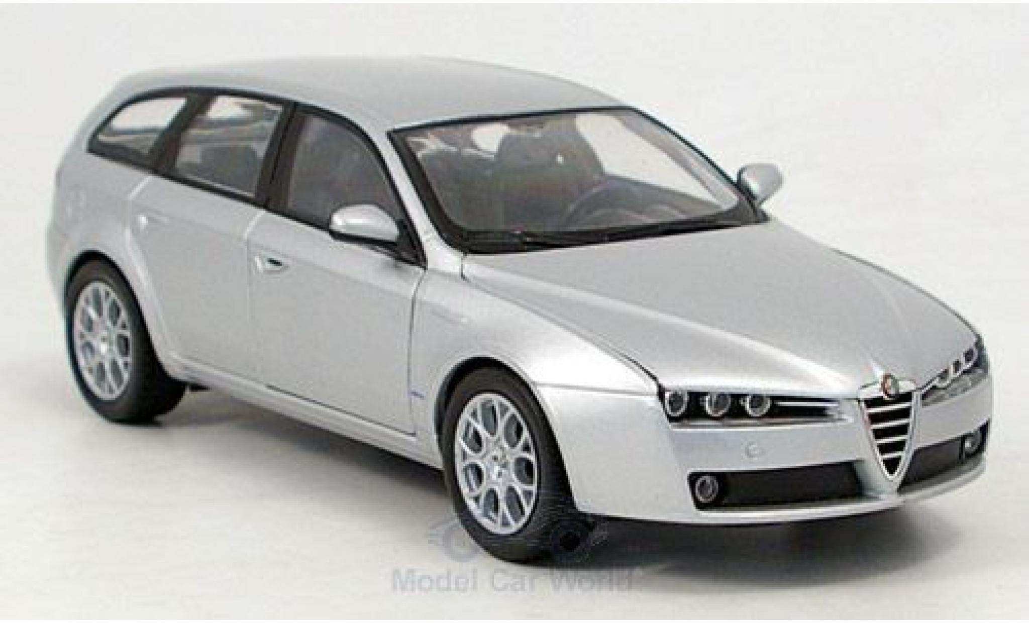 Alfa Romeo 159 1/24 Welly Sportwagon grigio modellino in miniatura