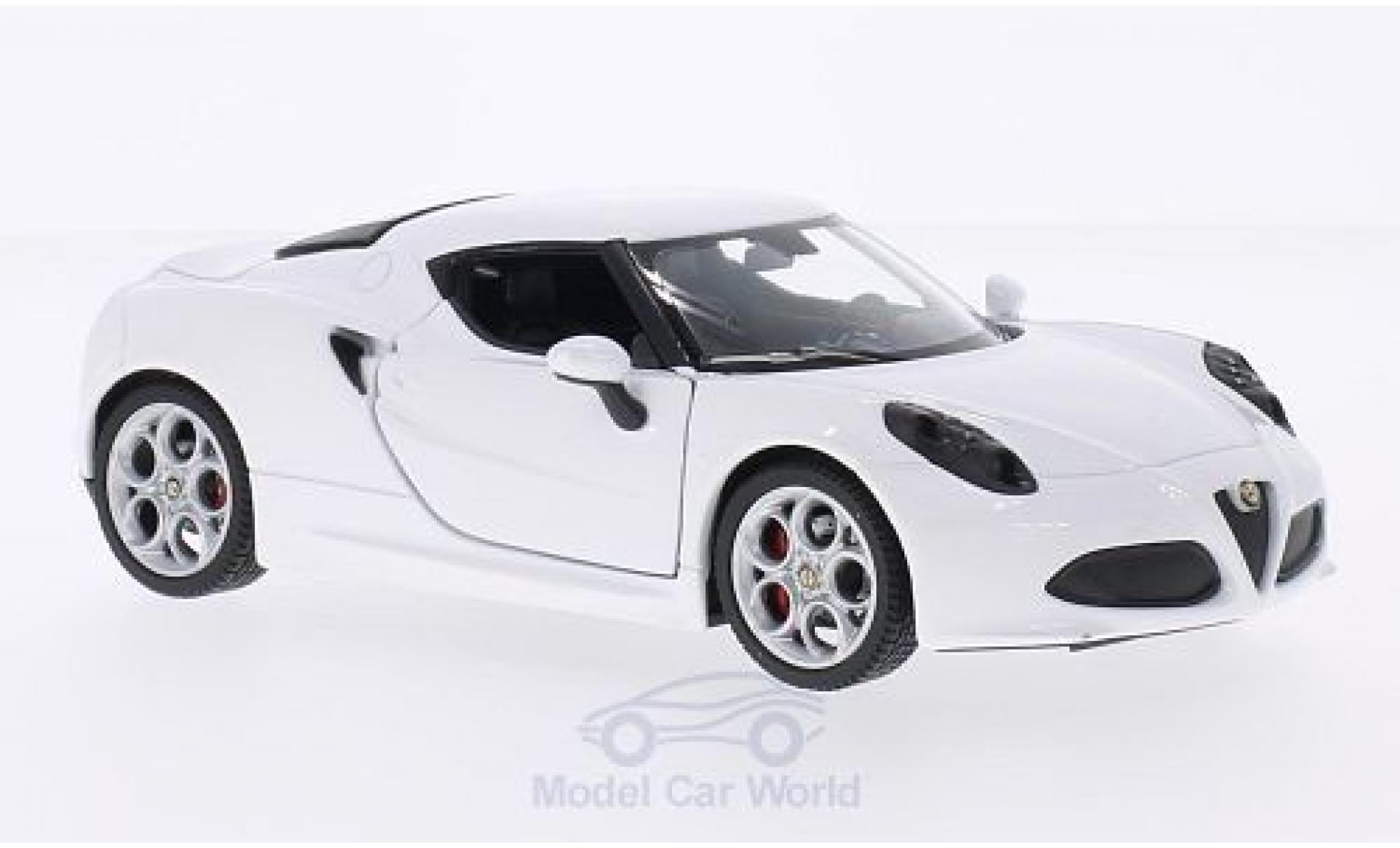 Alfa Romeo 4C 1/24 Welly bianco 2014 modellino in miniatura