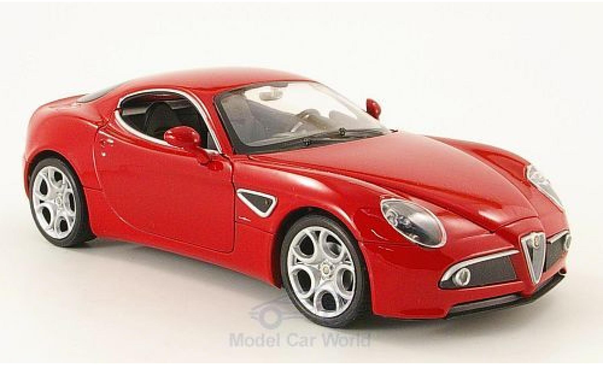 Alfa Romeo 8C 1/24 Welly Competizione rosso ohne Vitrine modellino in miniatura