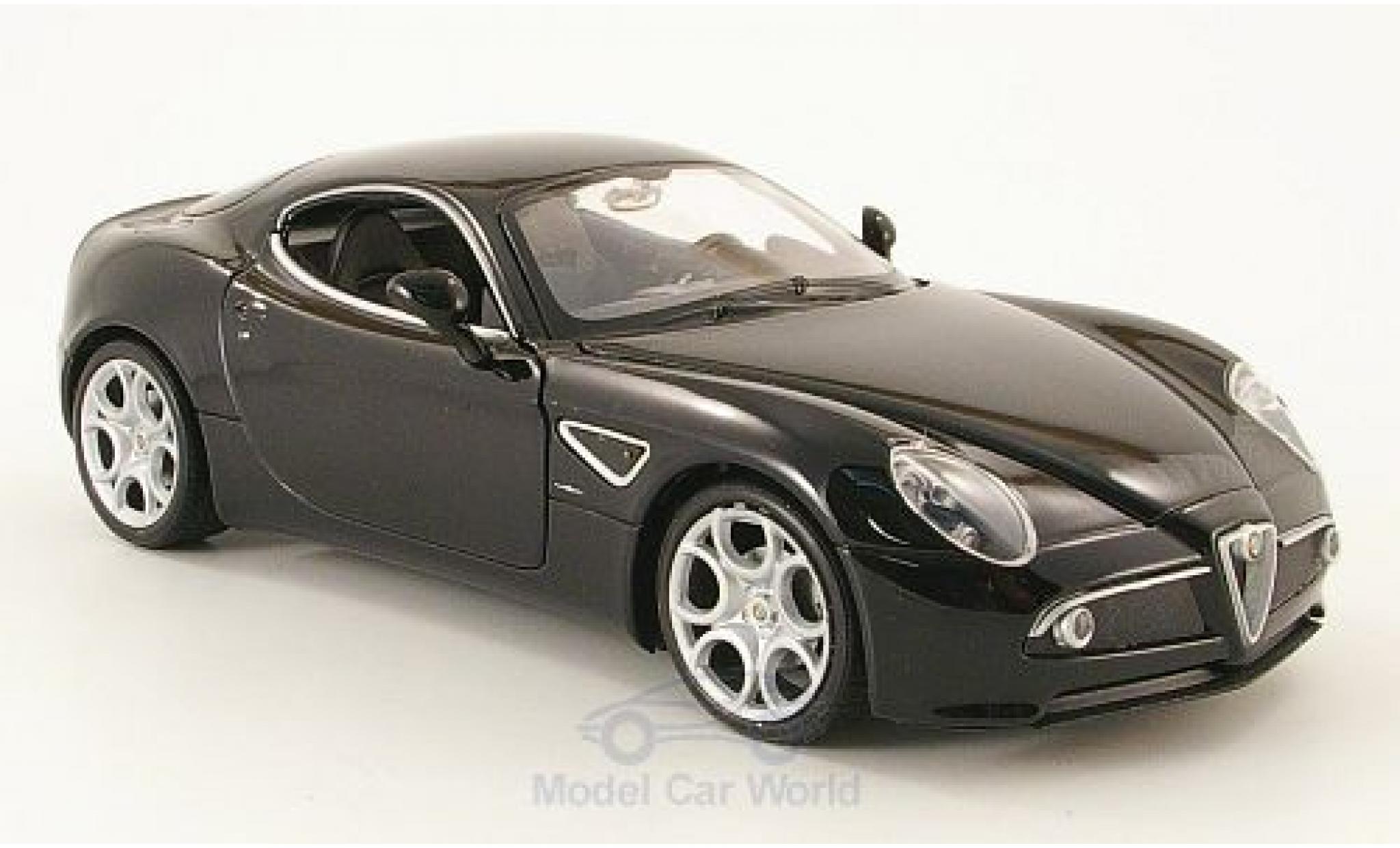 Alfa Romeo 8C 1/24 Welly Competizione nero ohne Vitrine modellino in miniatura