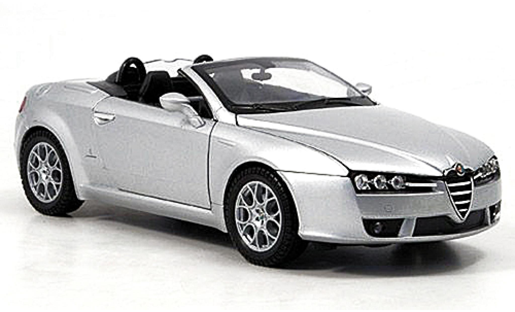 Alfa Romeo Spider 1/24 Welly silber 1:24 modellino in miniatura