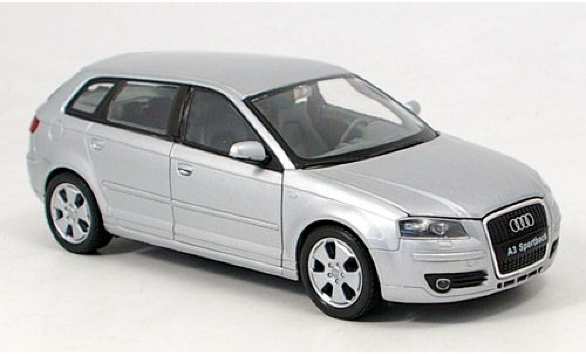 Audi A3 1/24 Welly Sportback silber 1:24 modellino in miniatura