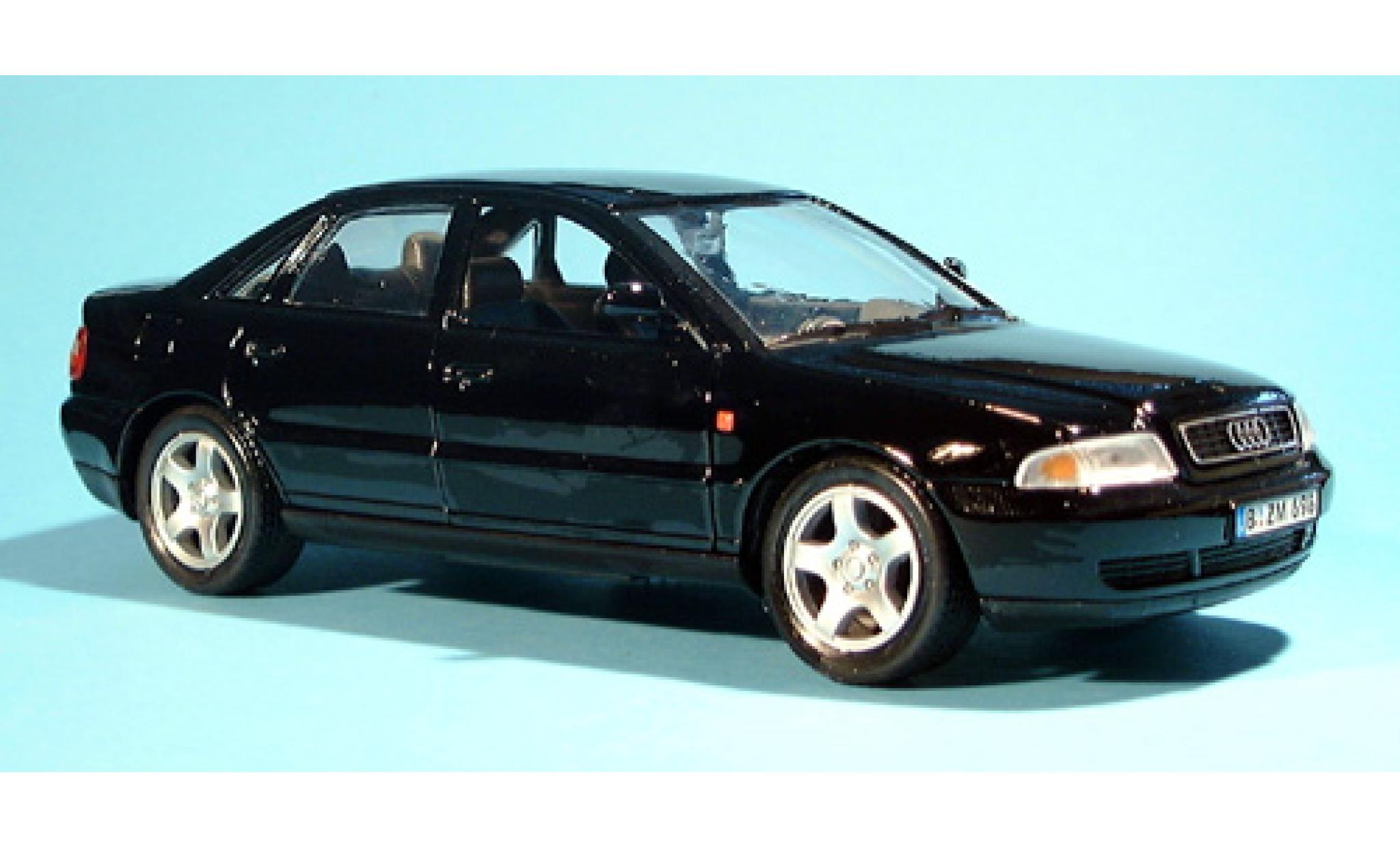 Audi A4 1/24 Welly schwarz 1:24 modellino in miniatura